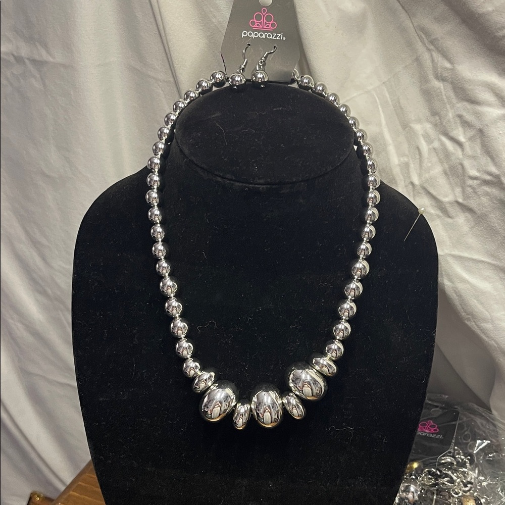 Paparazzi Shiny Silver Necklace with Earrings BNWT